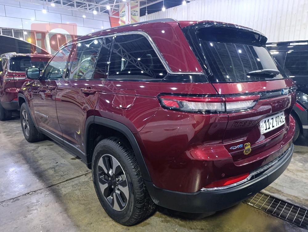 جیپ گراند شیرۆکی